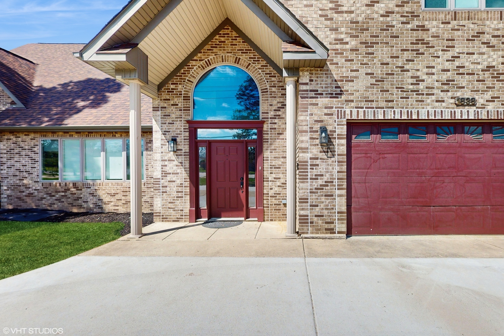 Property Photo: 1838 N Windsor Drive IL 60004