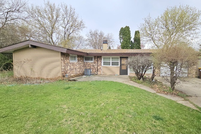 Property Photo: 801 Barbara Lane IL 60051