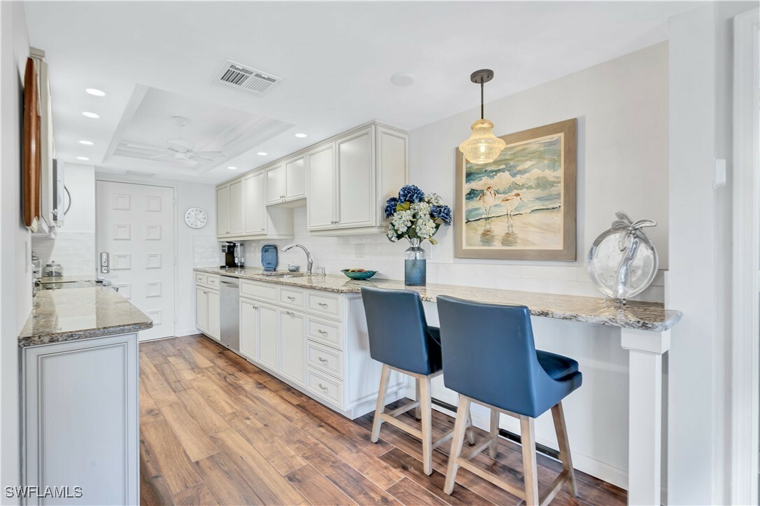 Property Photo: 2400 Gulf Shore Boulevard N 203 FL 34103