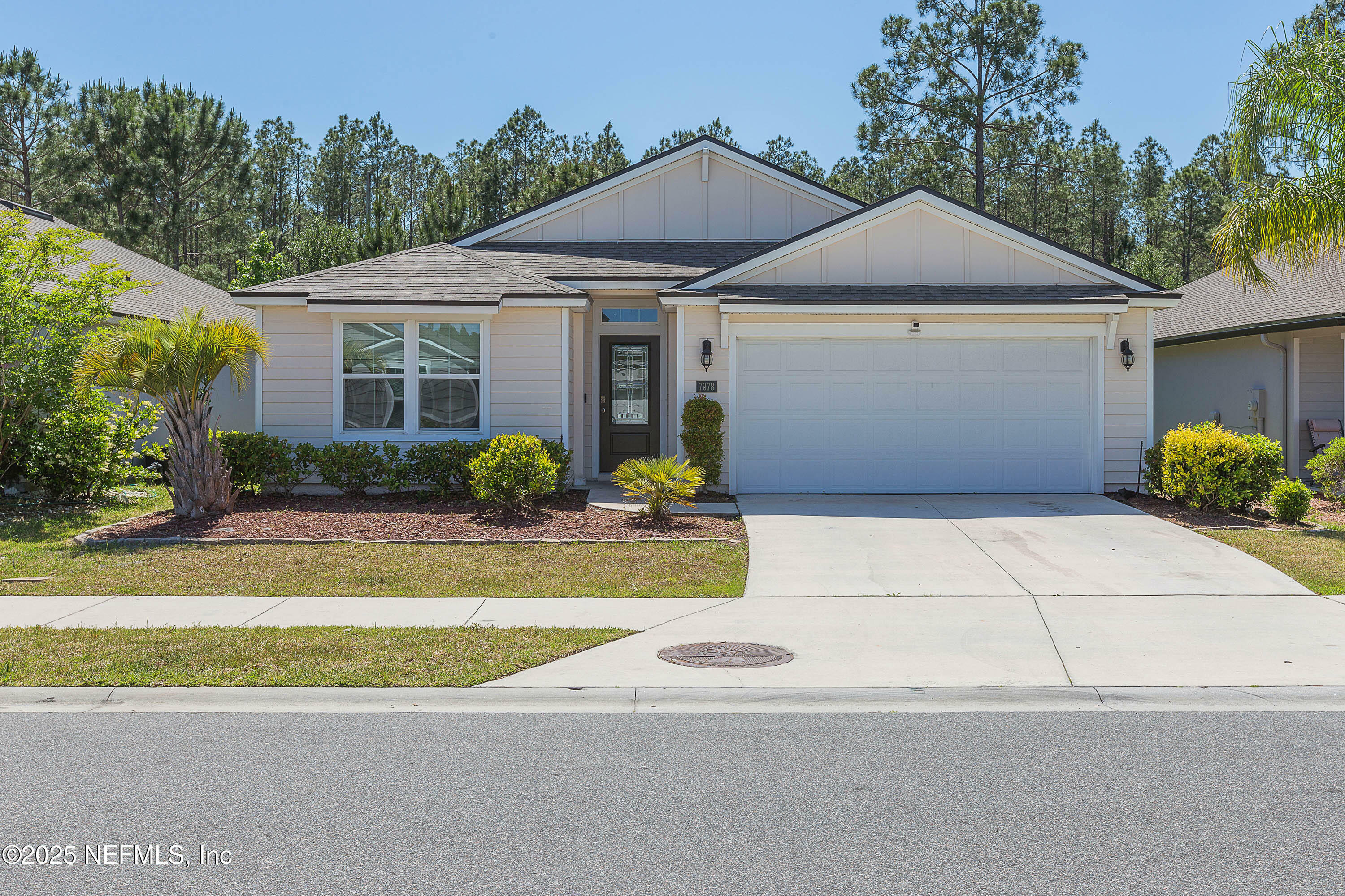 Property Photo: 7978 Island Fox Road FL 32222