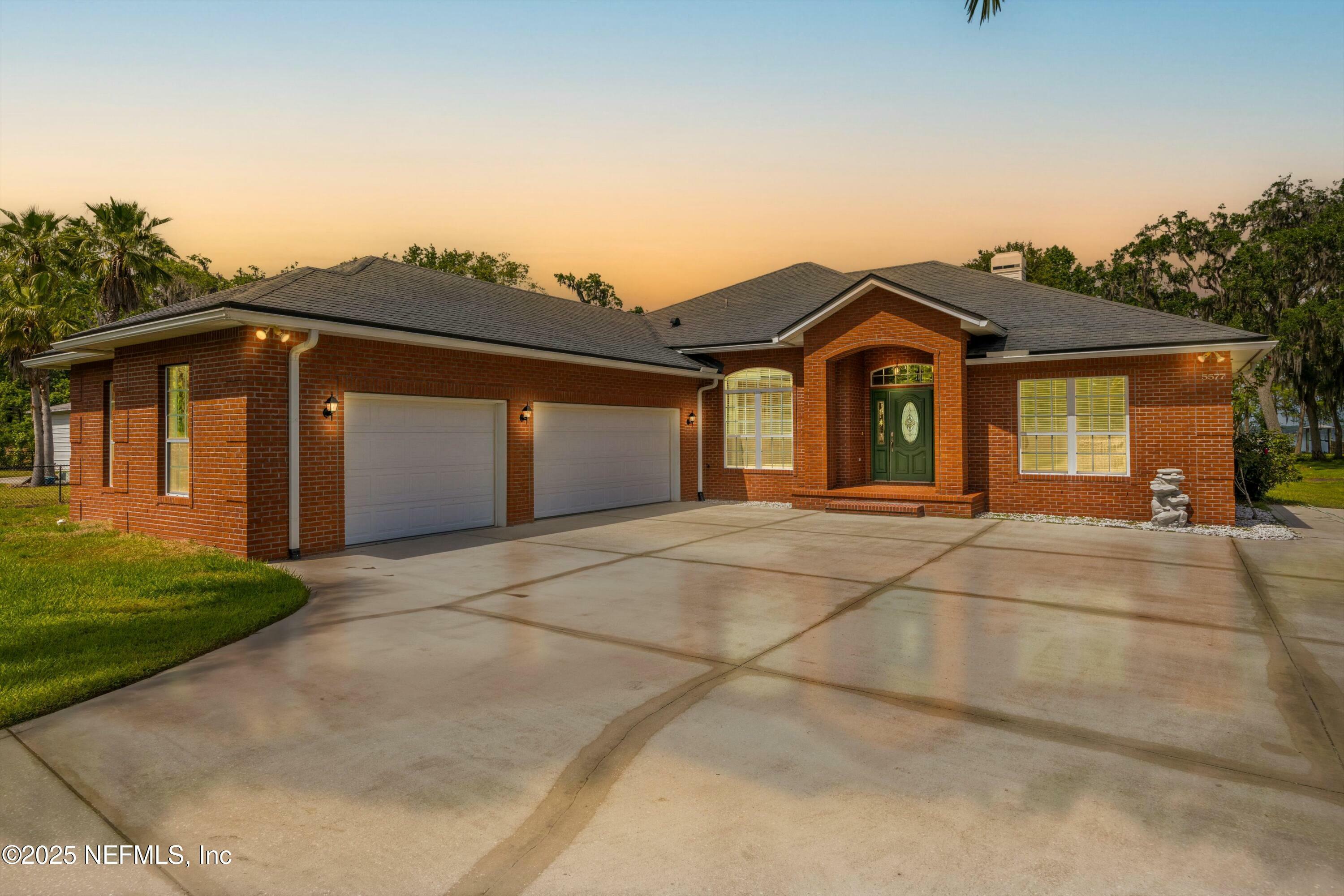 Property Photo: 5577 Dianthus Street FL 32043