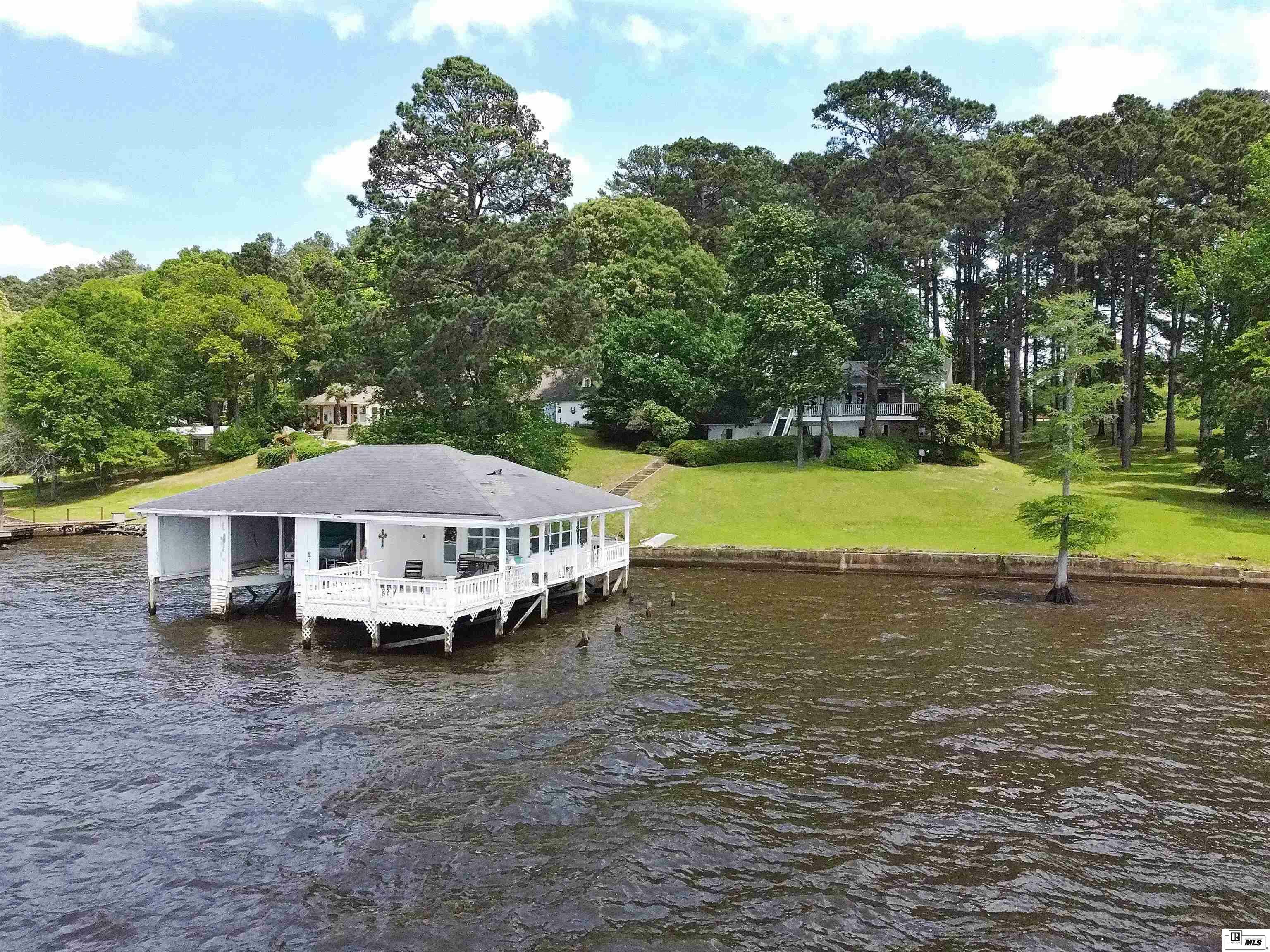 Property Photo: 200 Pinewoods Road LA 71241