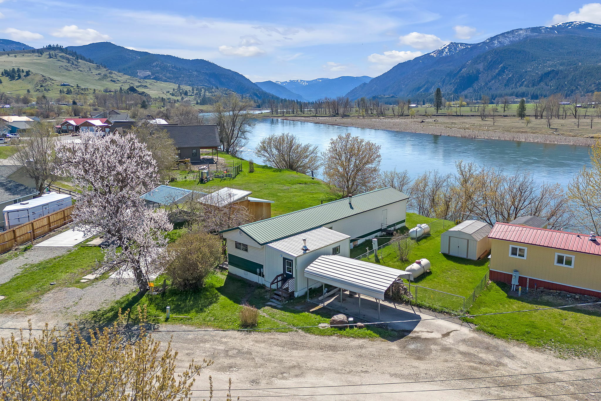 Property Photo: 403 And 405 Hubbard Street MT 59859