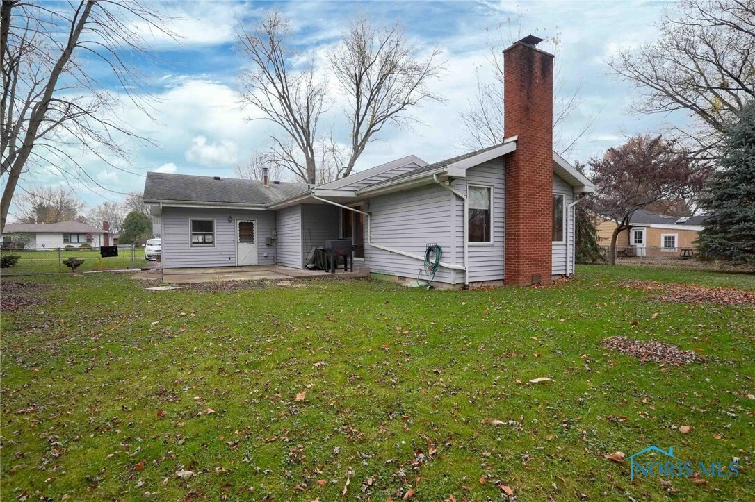 Property Photo: 1827 Eastview Drive OH 45840