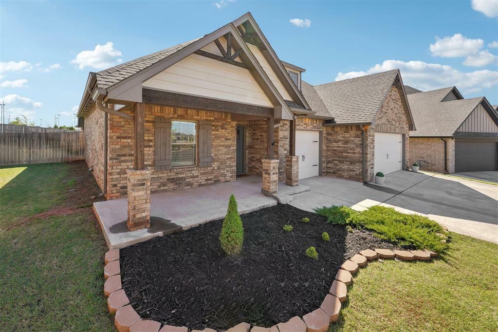 Property Photo: 19124 Grove Parkway OK 73012