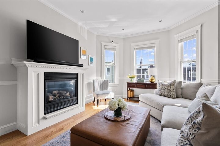 Property Photo:  524 E 6th St 3  MA 02127 