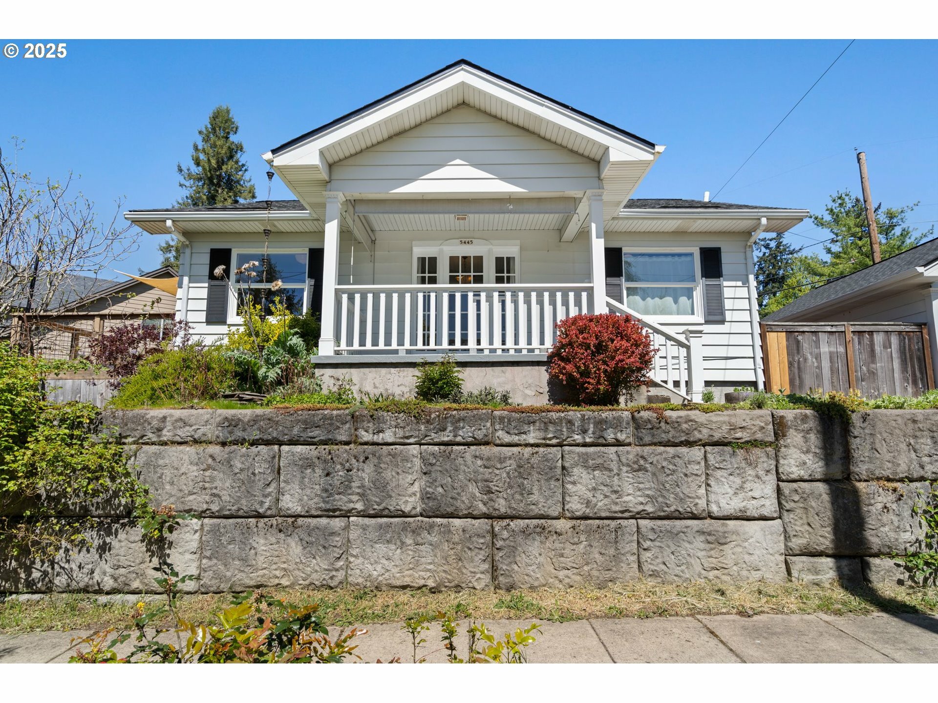 5445 SE Harney Dr  Portland OR 97206 photo