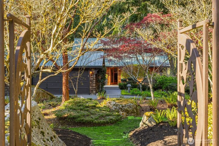 Property Photo: 8942 NE Wardwell Road WA 98110