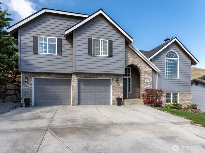 Property Photo: 306 Canyon WA 98801