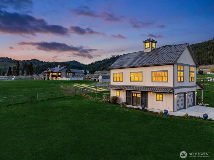 Property Photo:  9615  North Road  WA 98847 