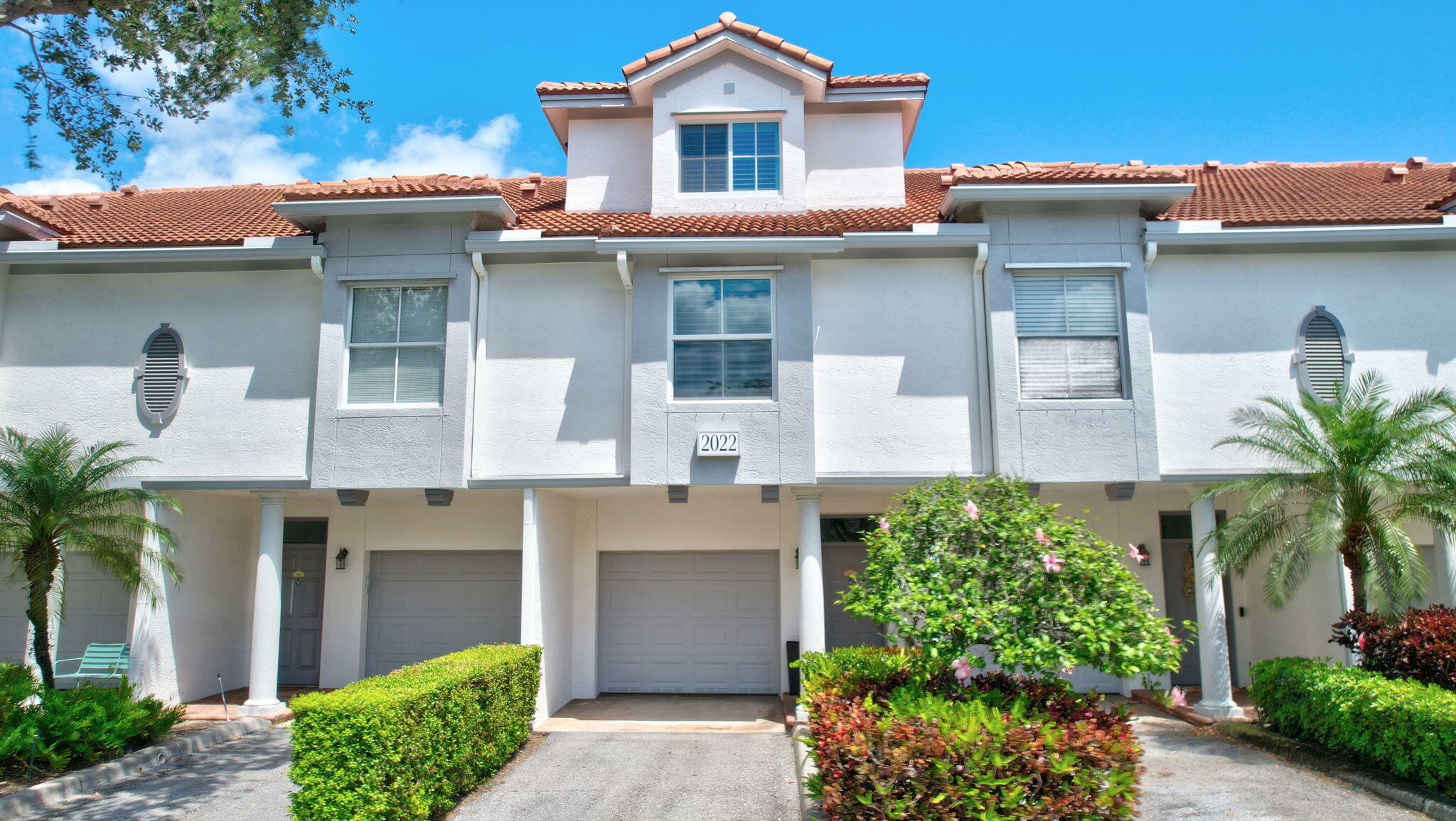 Property Photo: 2022 Alta Meadows Lane 605 FL 33444
