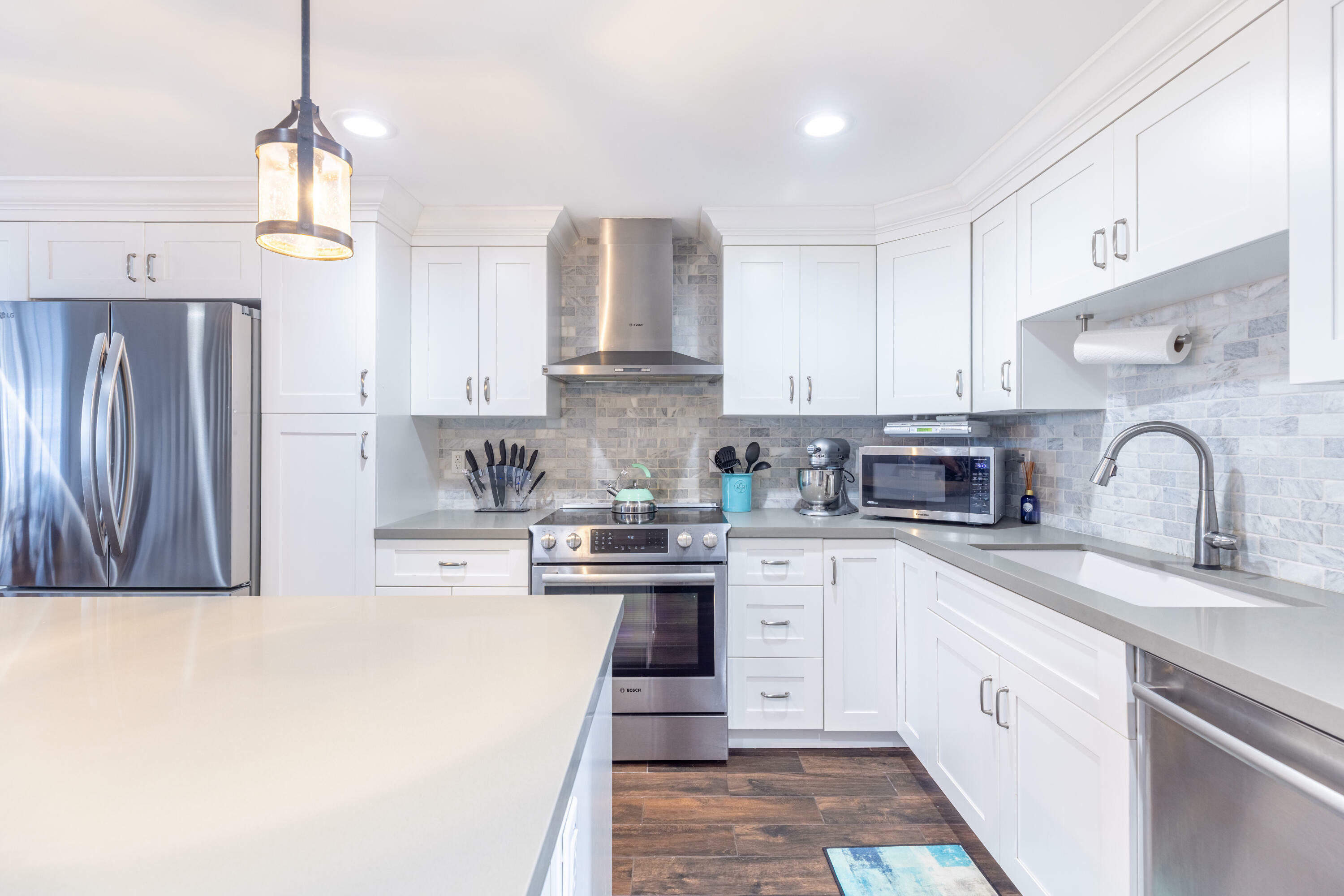 Property Photo: 1038 E Jeffery Street FL 33487