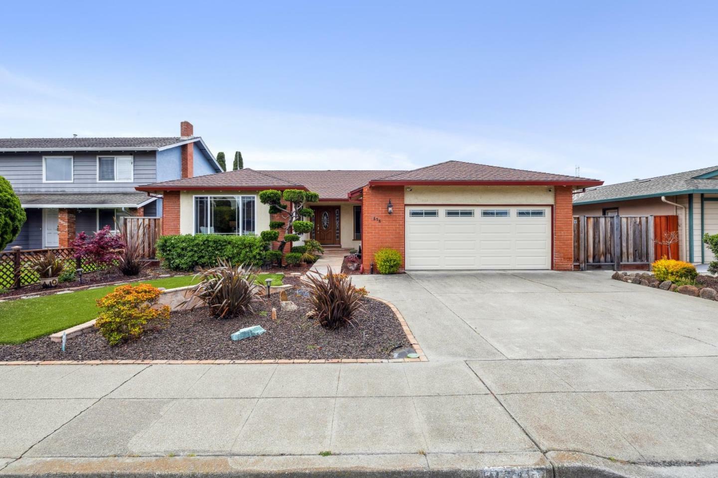 Property Photo: 858 Chrysopolis Drive CA 94404