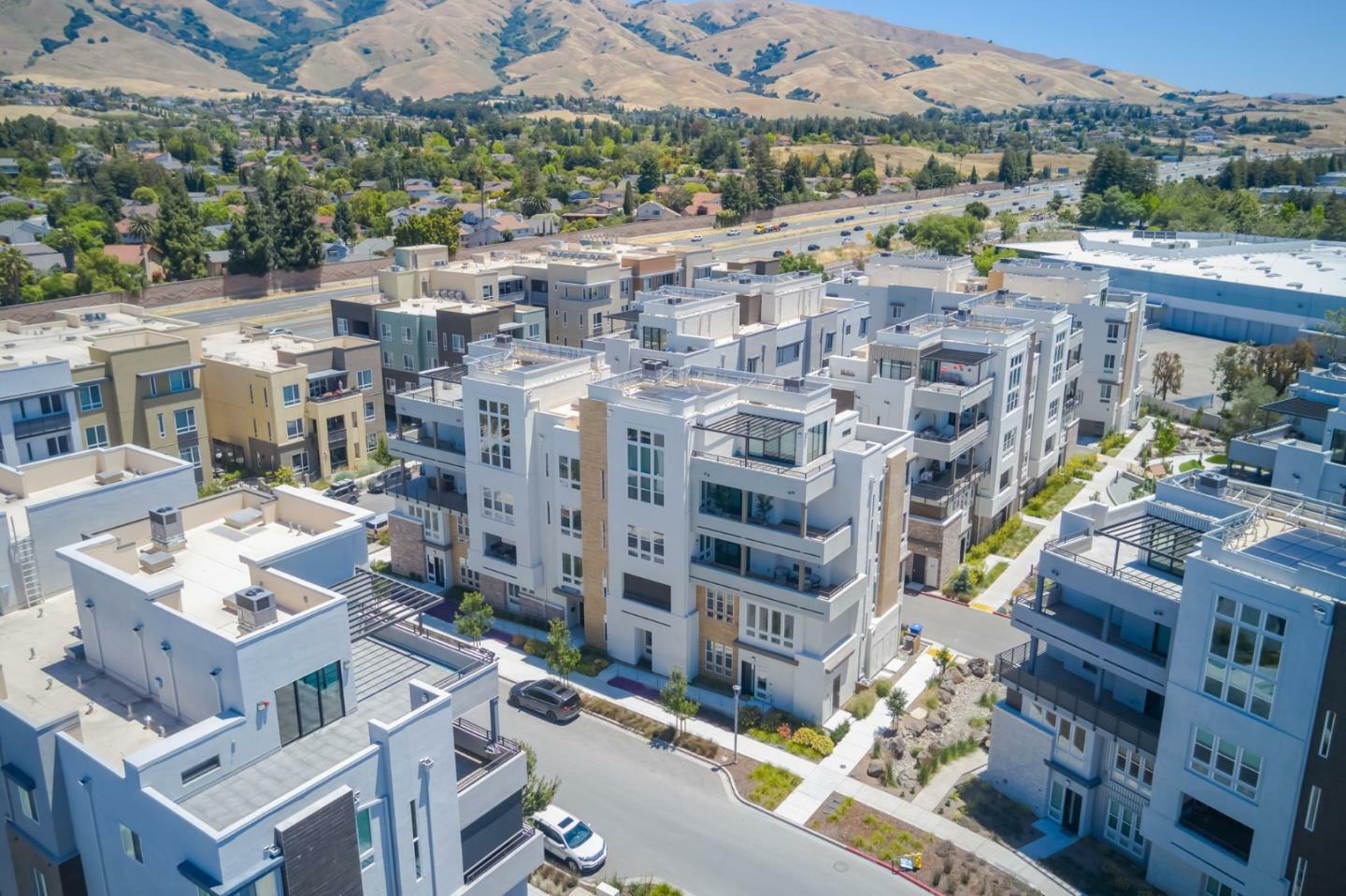 Property Photo: 1748 Kilowatt Way 302 CA 94539