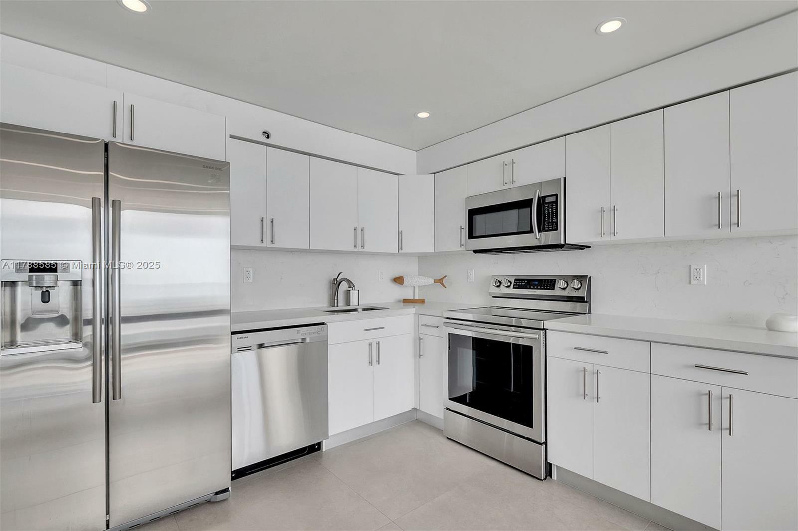 Property Photo: 2401 Collins Ave 1602 FL 33140