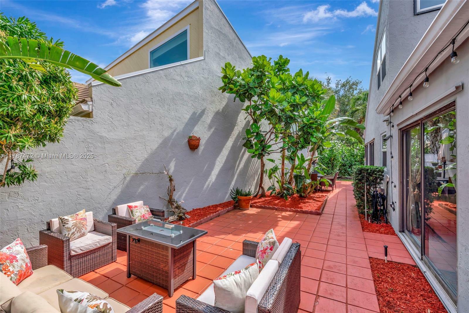Property Photo: 17068 Traverse Cir FL 33477