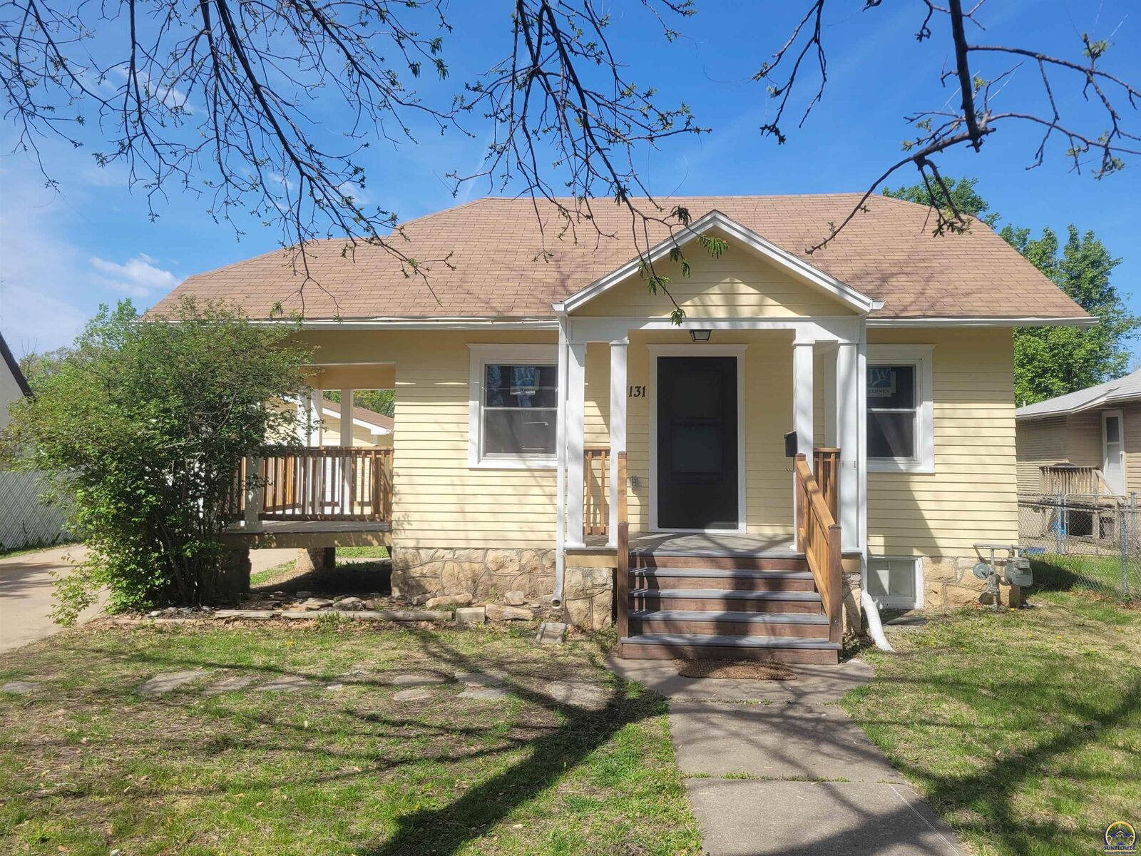 Property Photo:  1131 SW Medford Ave  KS 66604 