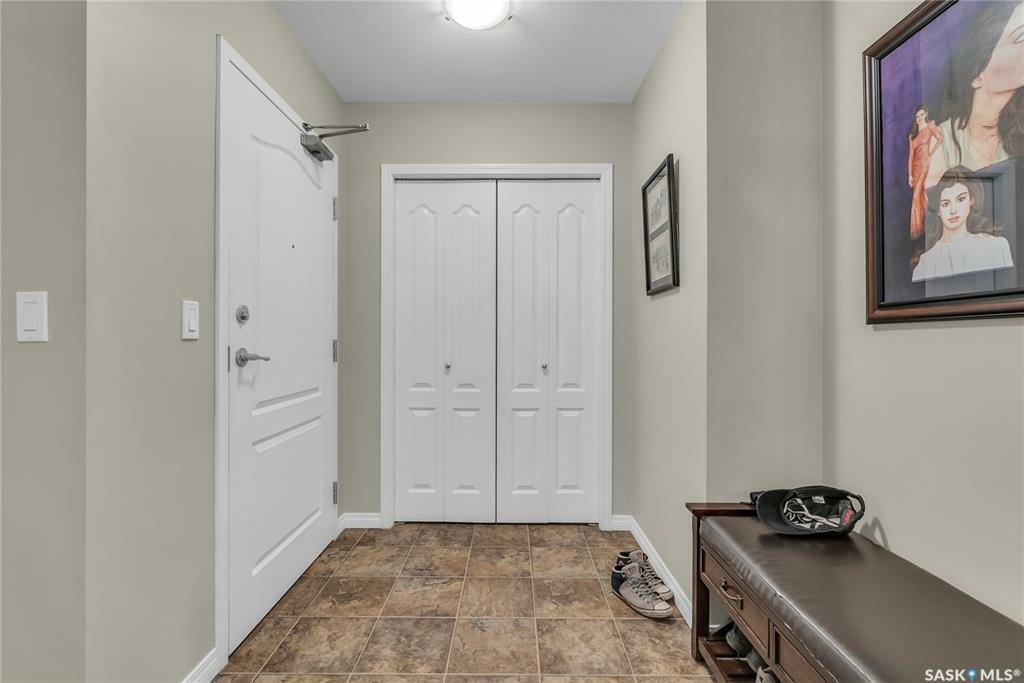 Property Photo: 102 Kingsmere Place 307 SK S7J 2K3
