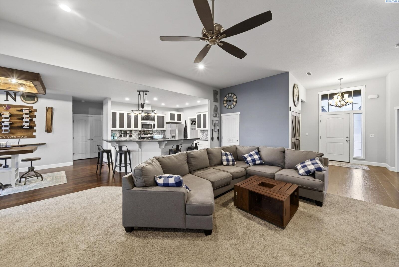 Property Photo: 114 S 727 Prse WA 99338-0000