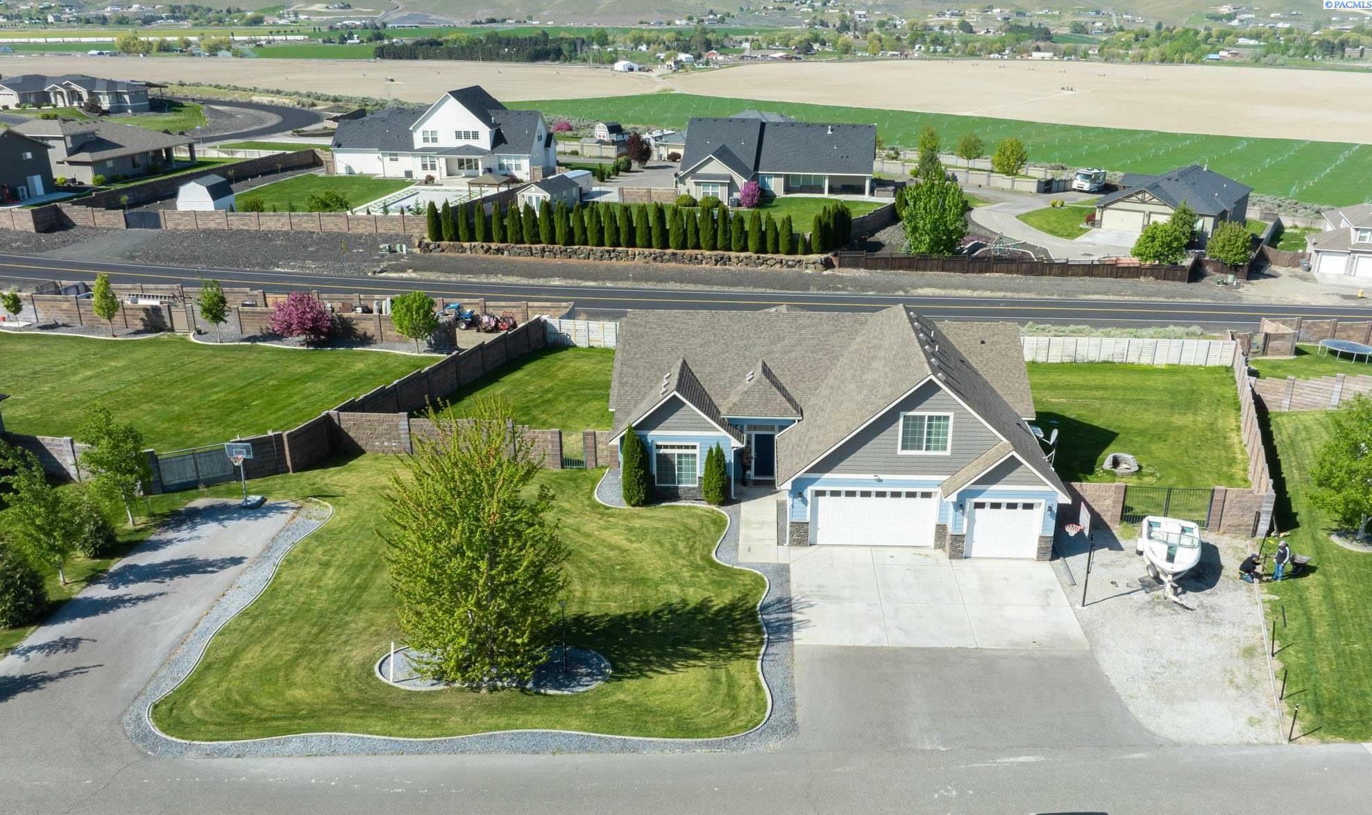 Property Photo: 114 S 727 Prse WA 99338-0000