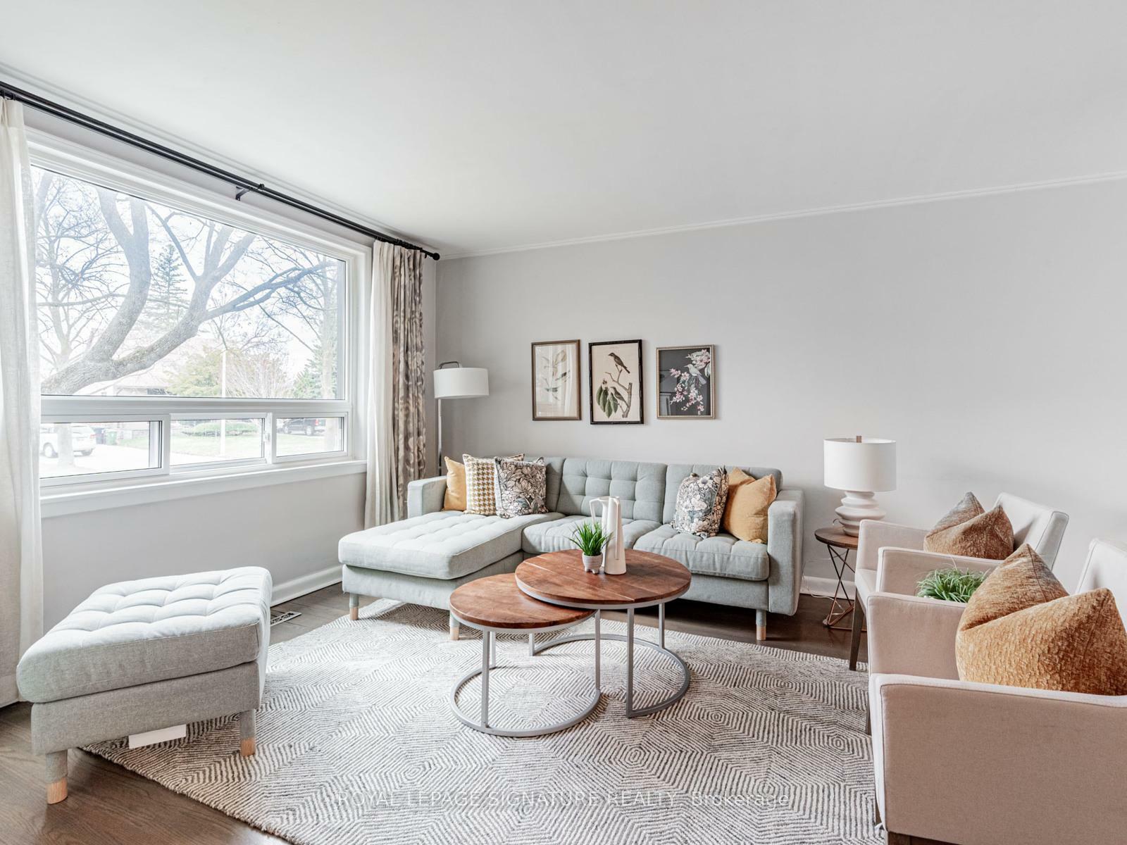 Property Photo:  91 Southill Drive  ON M3C 2H9 