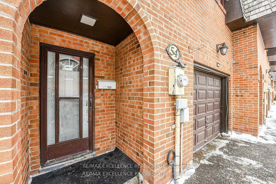 Property Photo: 54 Briar Path 10 ON L6T 2A3