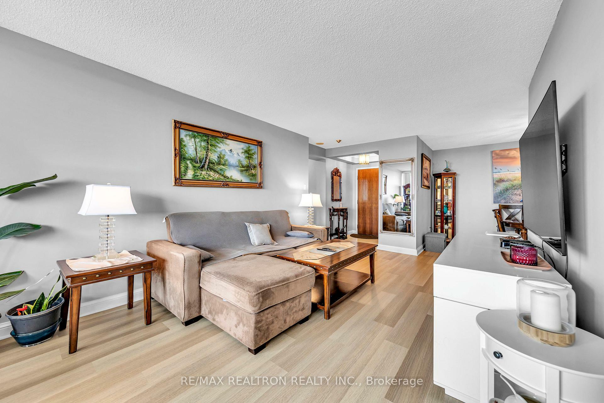 Photo de la propriété: 24 Hanover Road 907 ON L6S 5K8