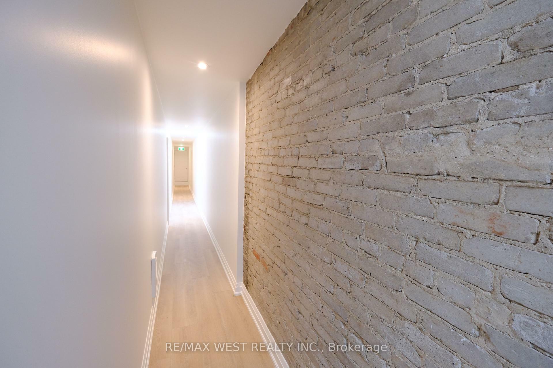 Property Photo: 325 Oakwood Avenue 2nd Floor ON M6E 2V8