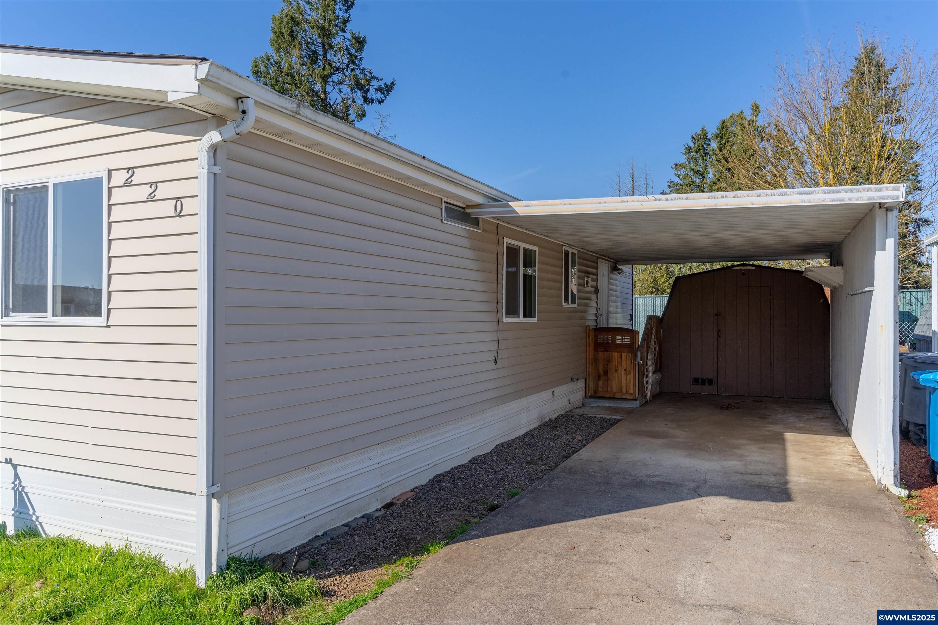 Property Photo: 220 Evergreen Dr OR 97325