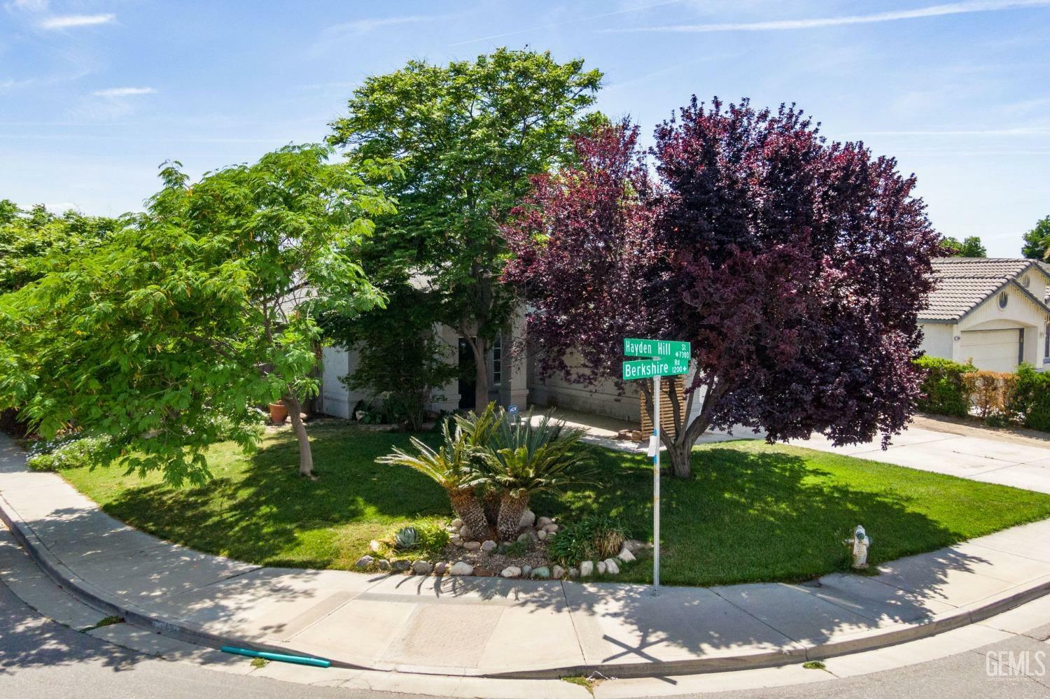 Property Photo: 1201 Berkshire Road CA 93307