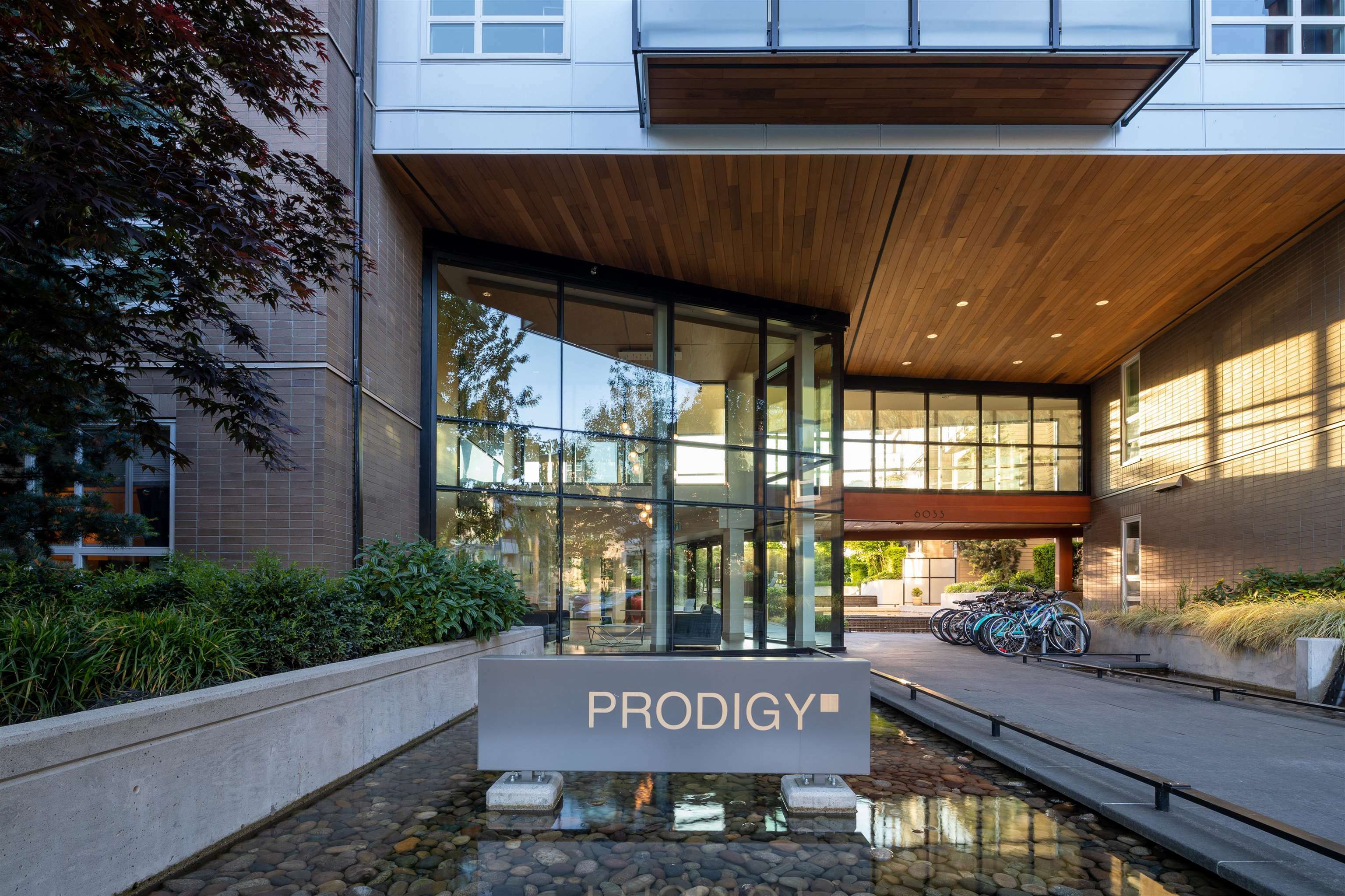 Property Photo: 6033 Gray Avenue Ph6 BC V6S 0G3