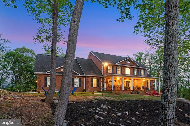 Property Photo:  520 Clagett Street SW  VA 20175