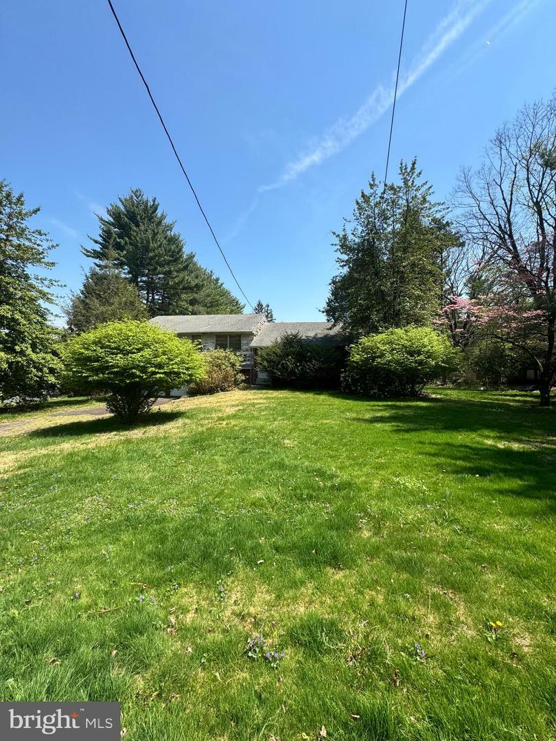 Property Photo: 14 Sunnyside Lane PA 19067