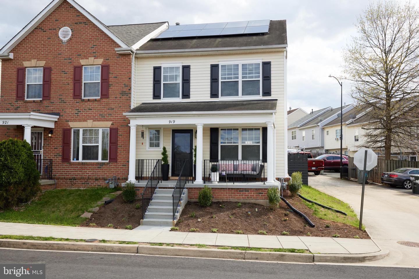 Property Photo: 919 Blakney Lane SE DC 20032