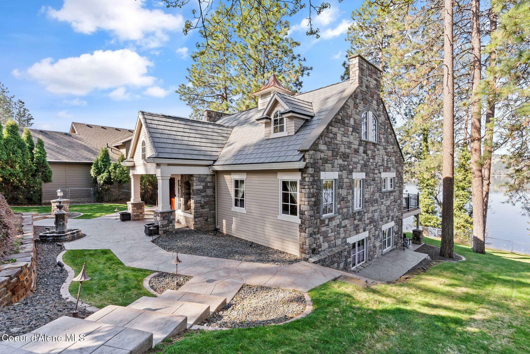 Property Photo: 610 S Neyland Ave WA 99019