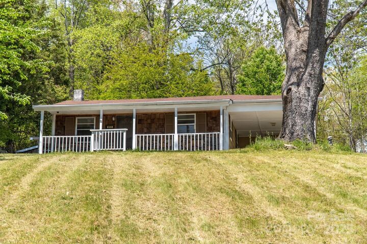 Property Photo:  813 Severt Circle  NC 28645 