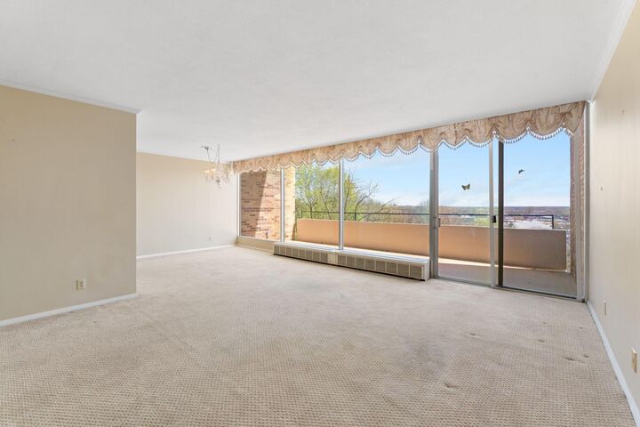 Property Photo: 1000 Urlin Avenue OH 43212