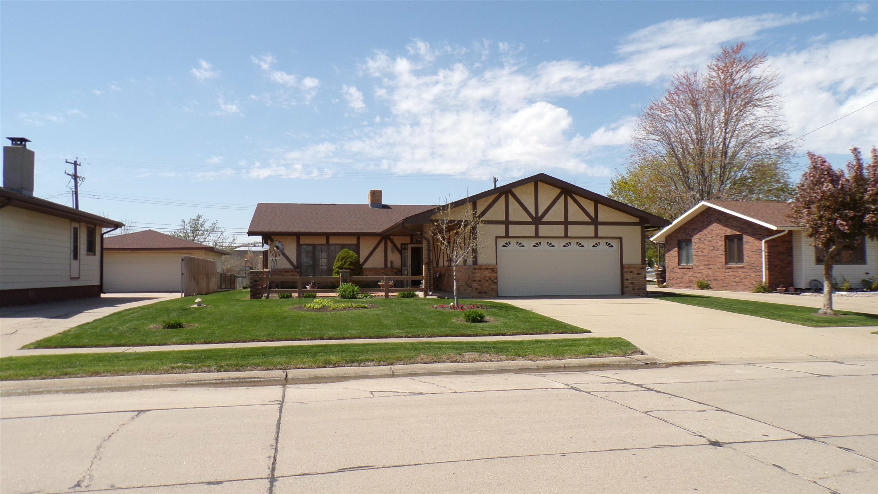 2076 43rd Avenue  Columbus NE 68601 photo