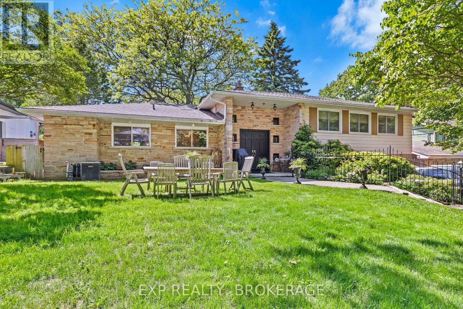 Property Photo:  197 Fairway Hill Crescent  ON K7M 2V5 