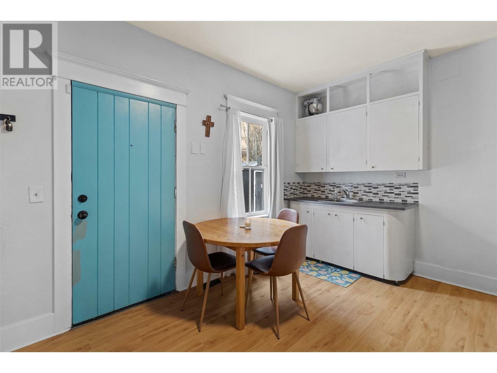 Property Photo:  342 St Paul Street West  BC V2C 1G4 