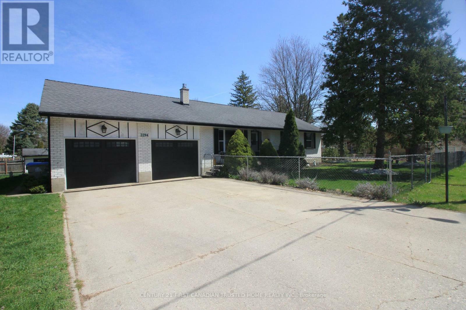 2294 Gore Street  Strathroy-Caradoc (Mount Brydges) ON N0L 1W0 photo