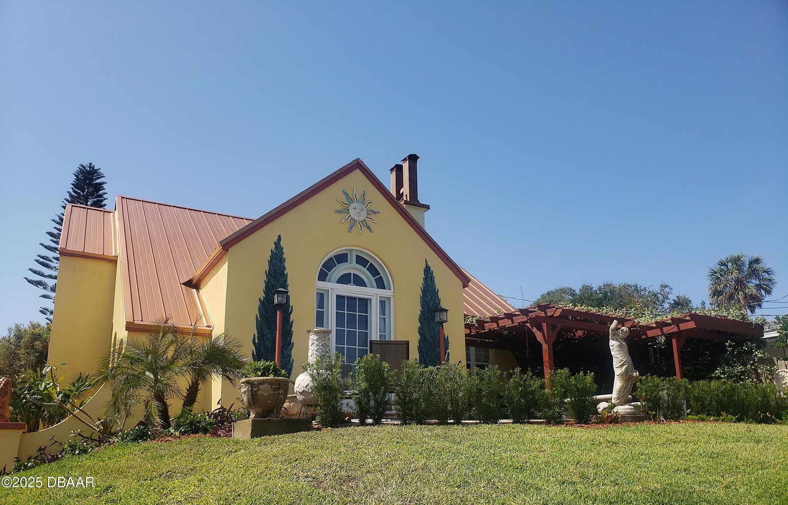 Property Photo: 330 Bostwick Avenue FL 32118
