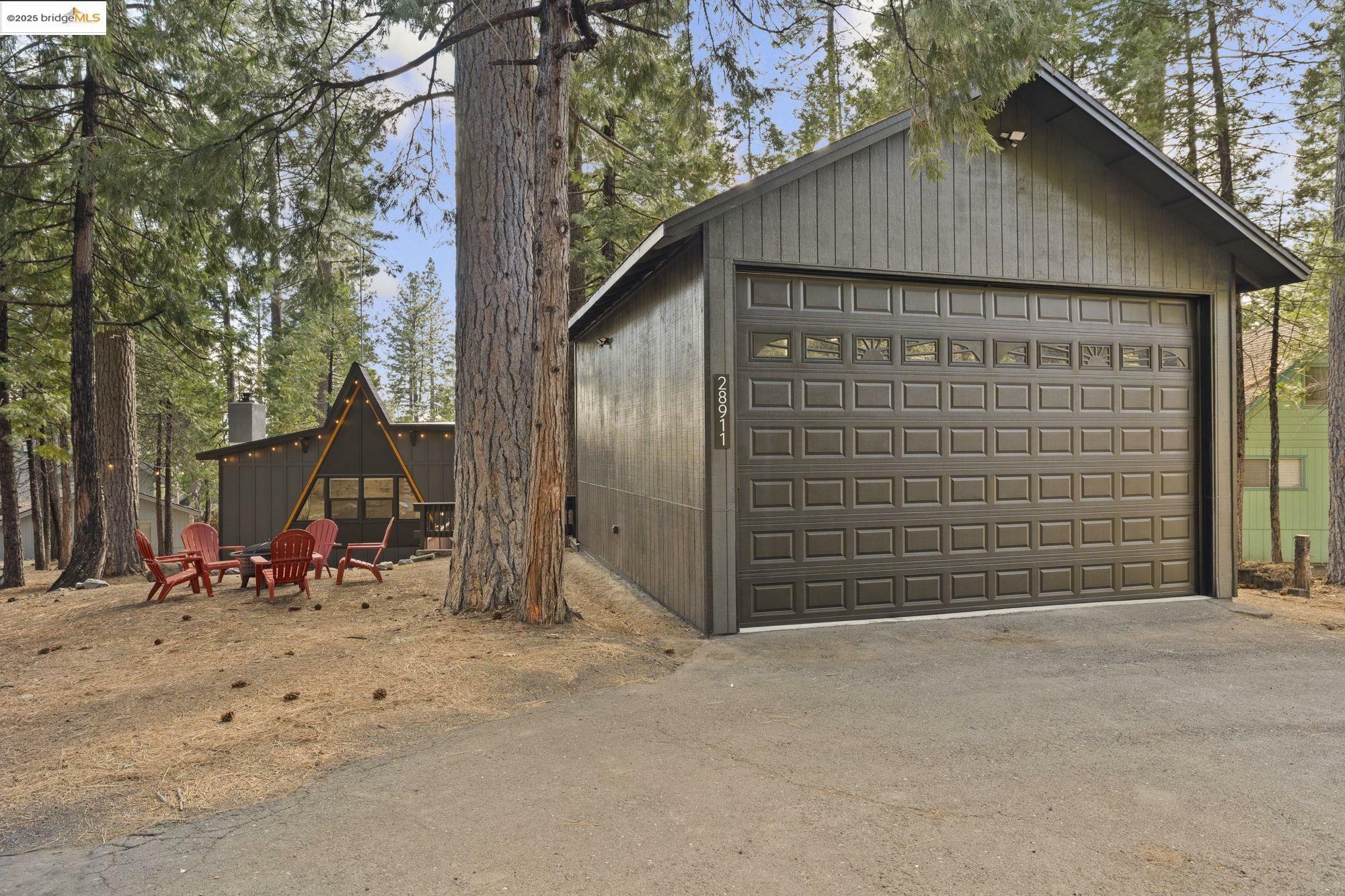 Property Photo: 28911 Snowwhite Ridge Dr CA 95335