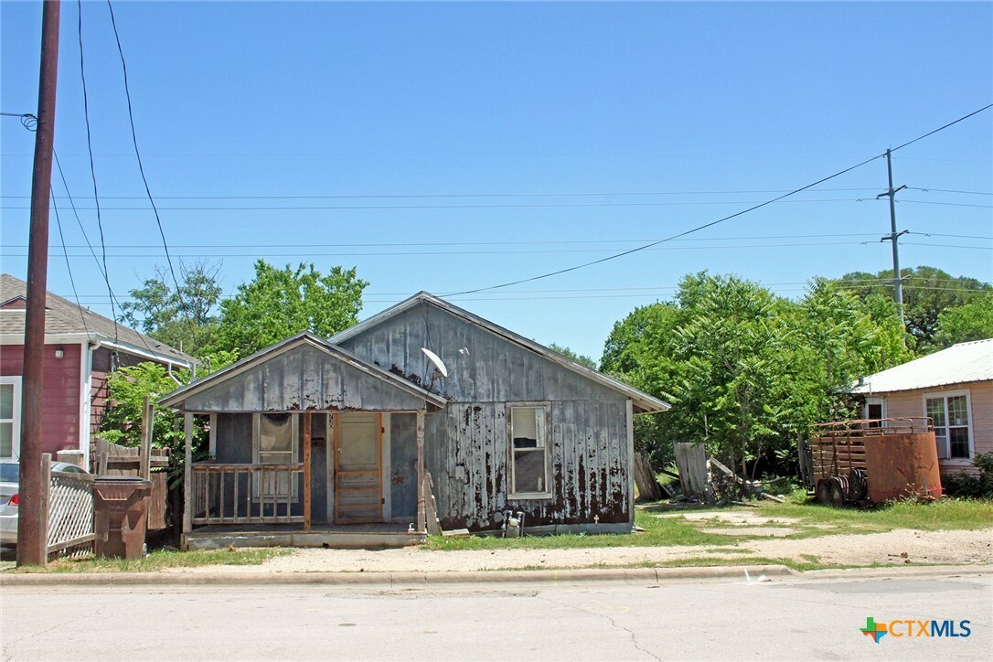 Property Photo: 730 Chihuahua Street TX 78644