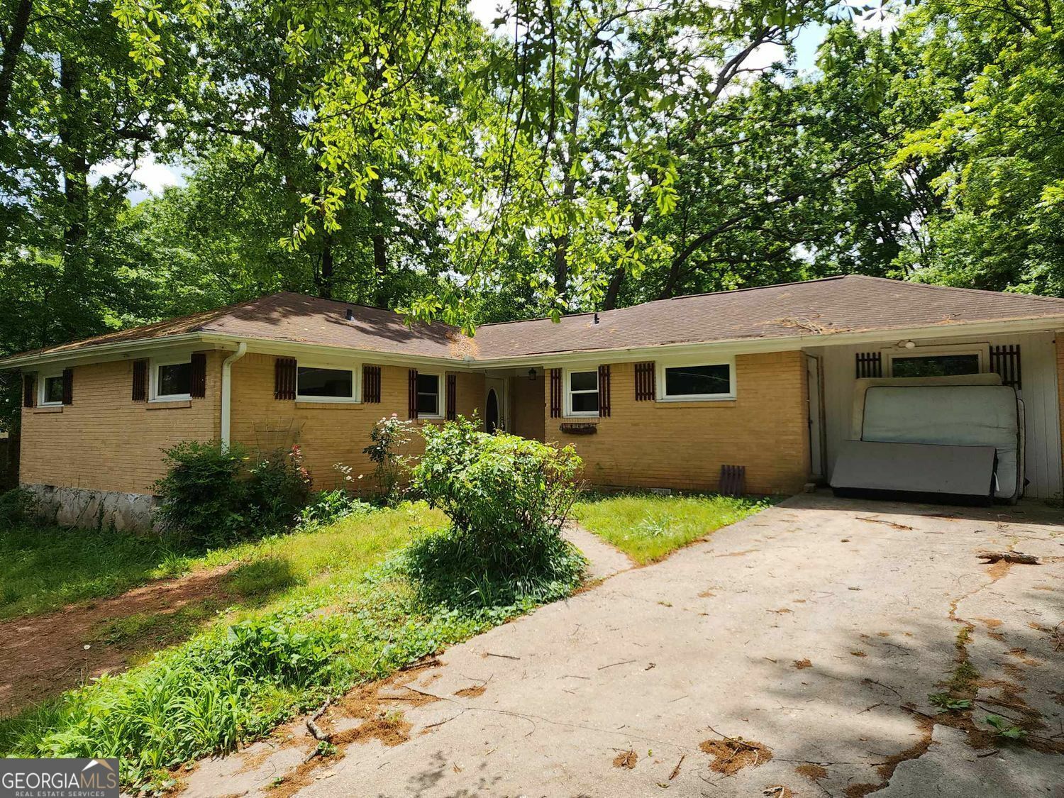 Property Photo: 1321 Snapfinger Road GA 30032