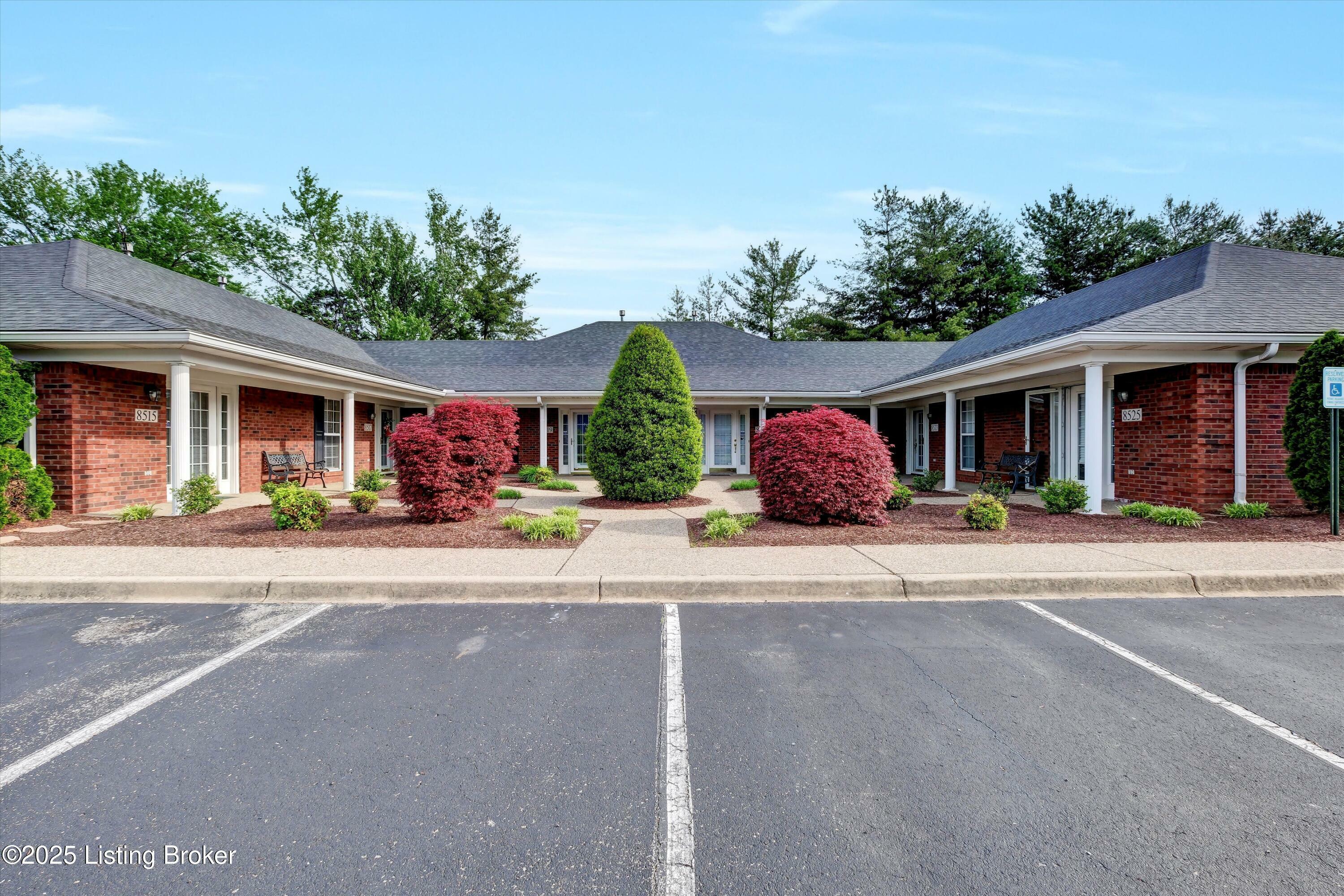 Property Photo: 8515 Aspen Glen Way KY 40228