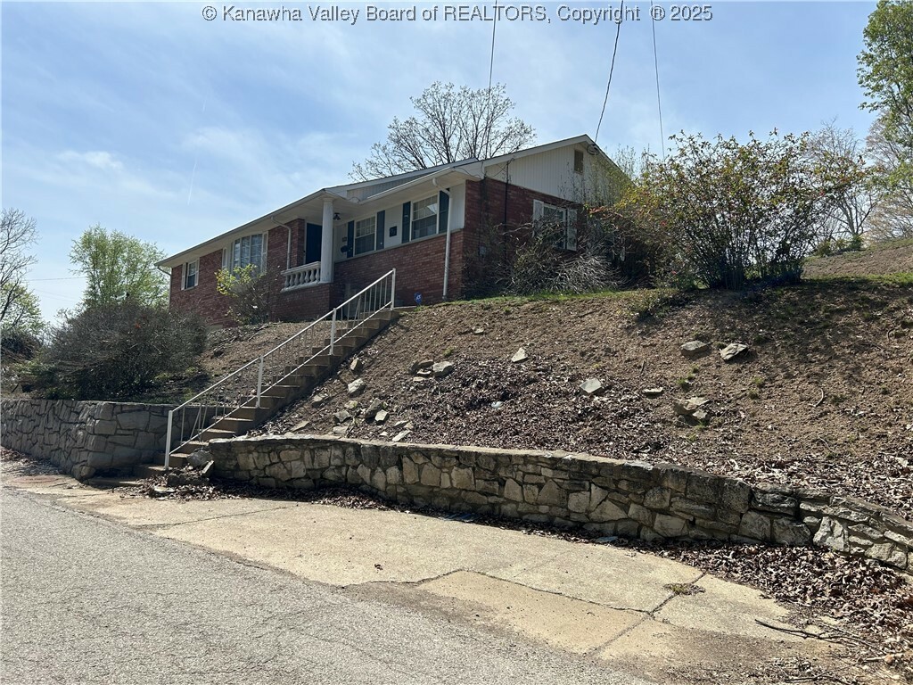 Property Photo: 633 Piccadilly Street WV 25302