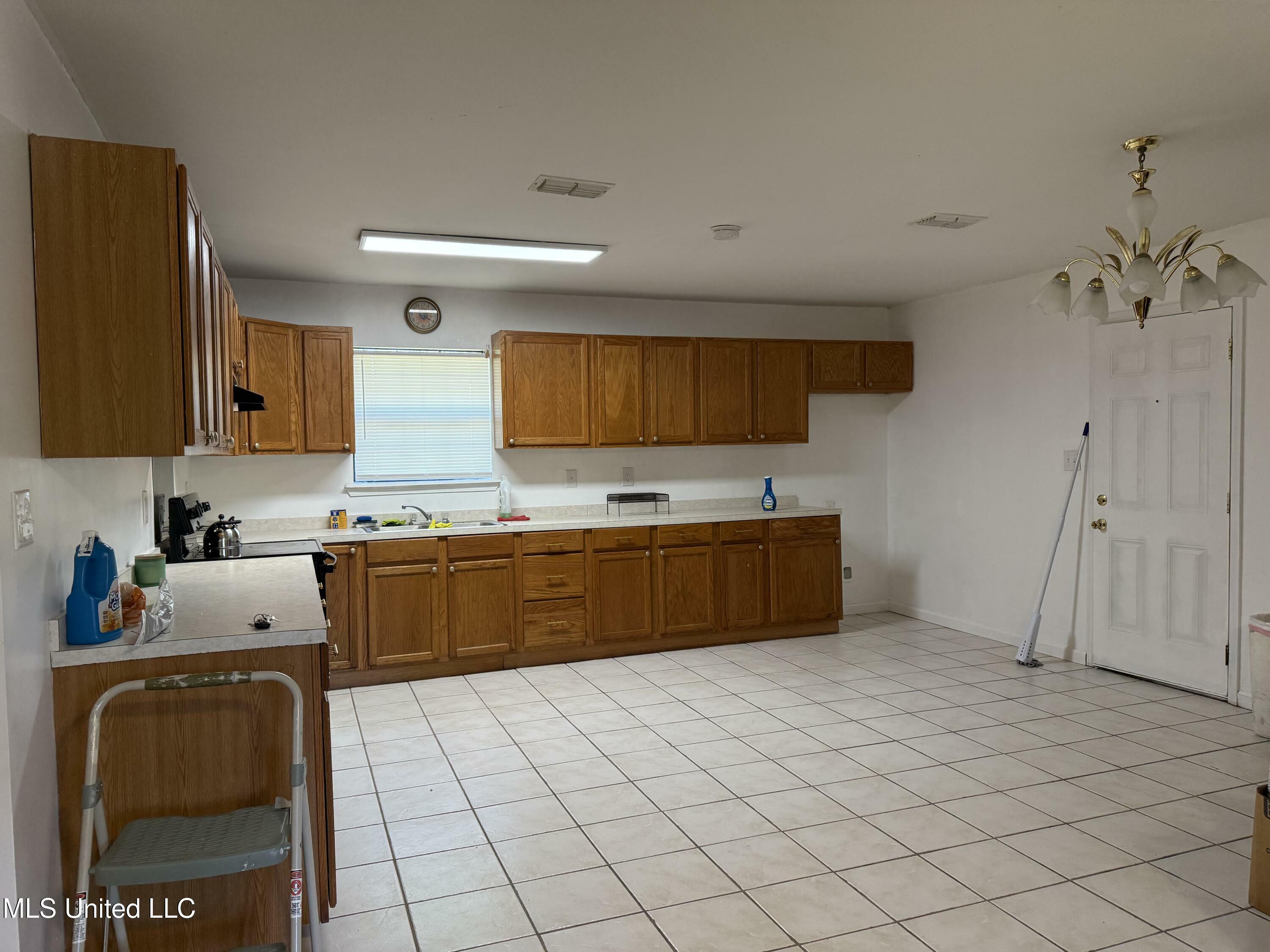 Property Photo: 1321 Oakhill Avenue MS 39507