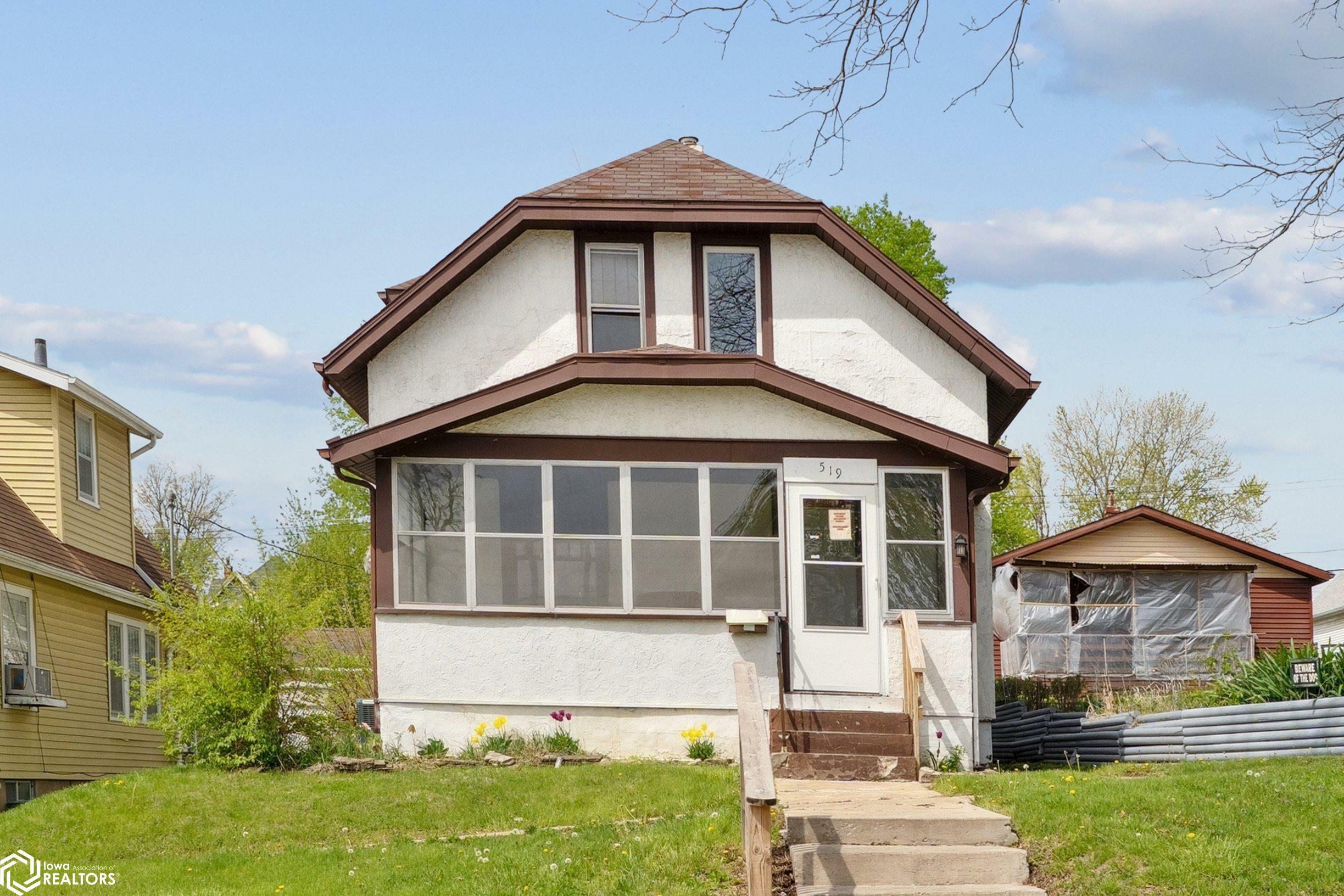 Property Photo: 519 S 8th Street IA 52601