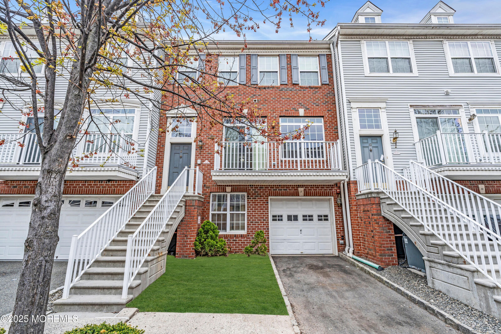 Property Photo:  8 Tottenham Court  NJ 07305 